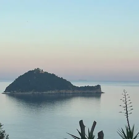 Vista Mozzafiato Sull'isola Gallinara Appartement