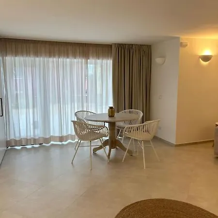 Vista Mozzafiato Sull'isola Gallinara アラッシオ